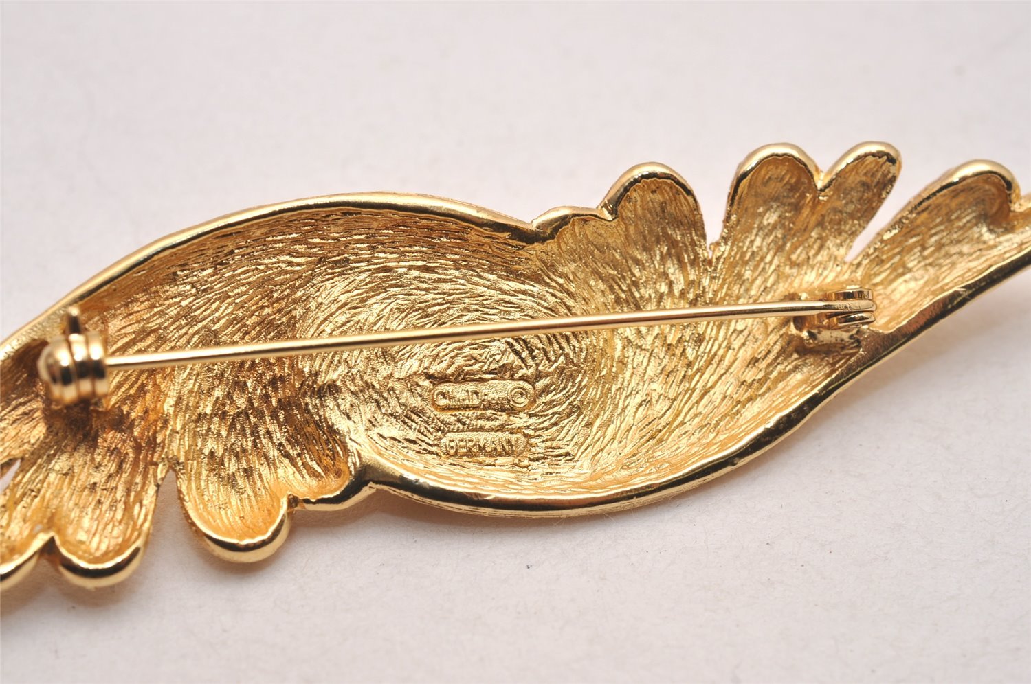 Authentic Christian Dior Vintage Feather Motif Brooch Imitation Pearl Gold 4485J