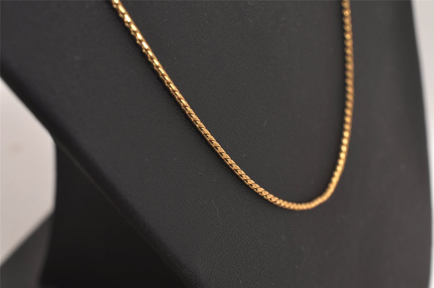 Authentic GIVENCHY Vintage Chain Necklace Gold Tone 4487J