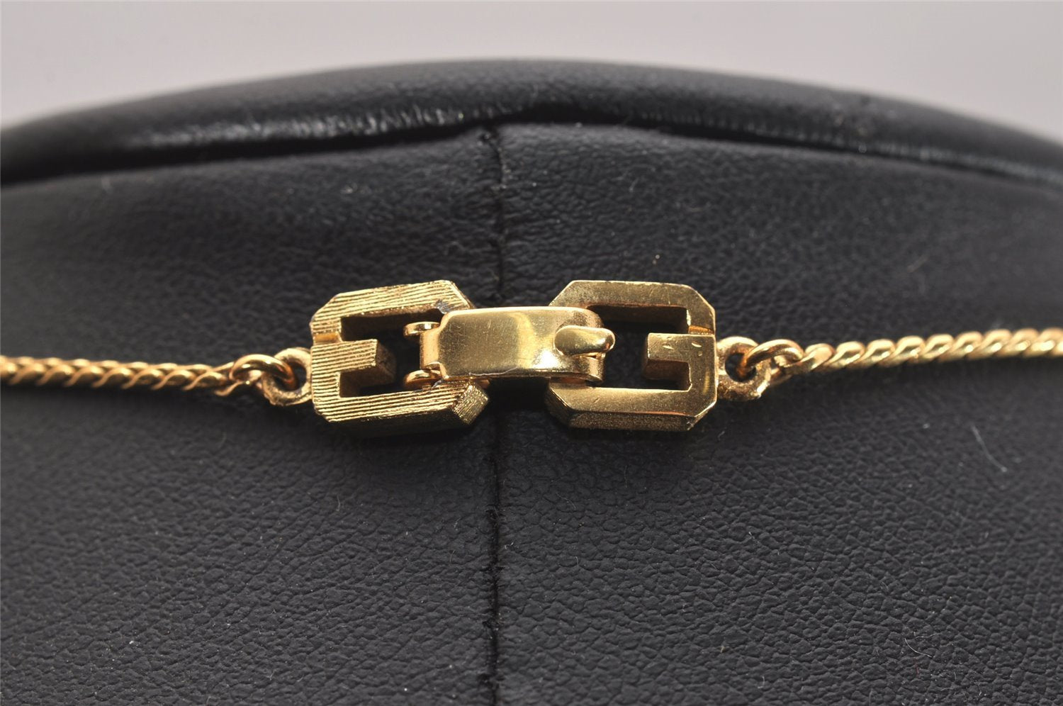 Authentic GIVENCHY Vintage Chain Necklace Gold Tone 4487J