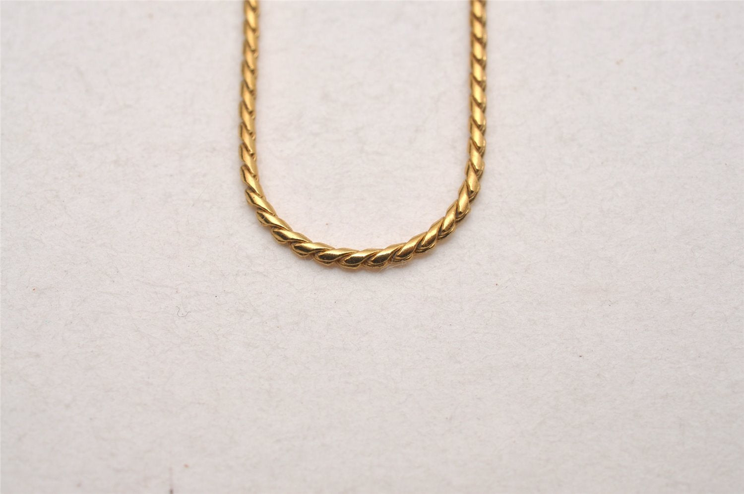 Authentic GIVENCHY Vintage Chain Necklace Gold Tone 4487J