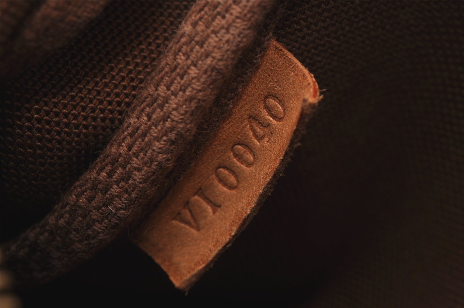 Authentic Louis Vuitton Monogram Pochette Accessoires Shoulder Cross Pouch 4490I