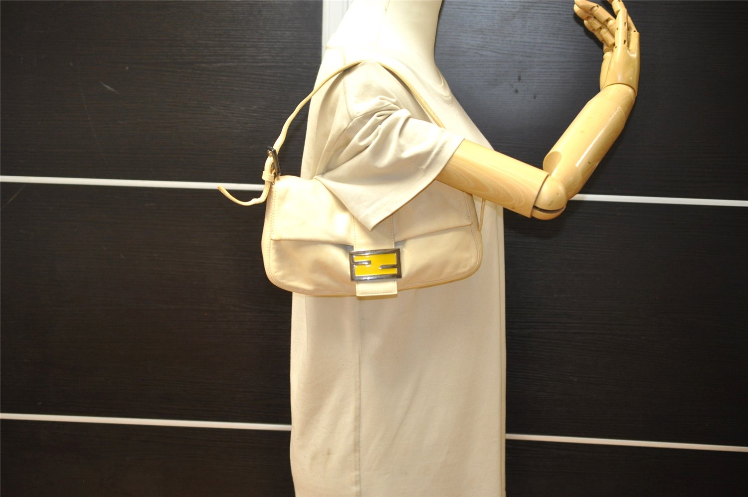 Authentic FENDI Mamma Baguette Shoulder Hand Bag Purse Leather White 4500K