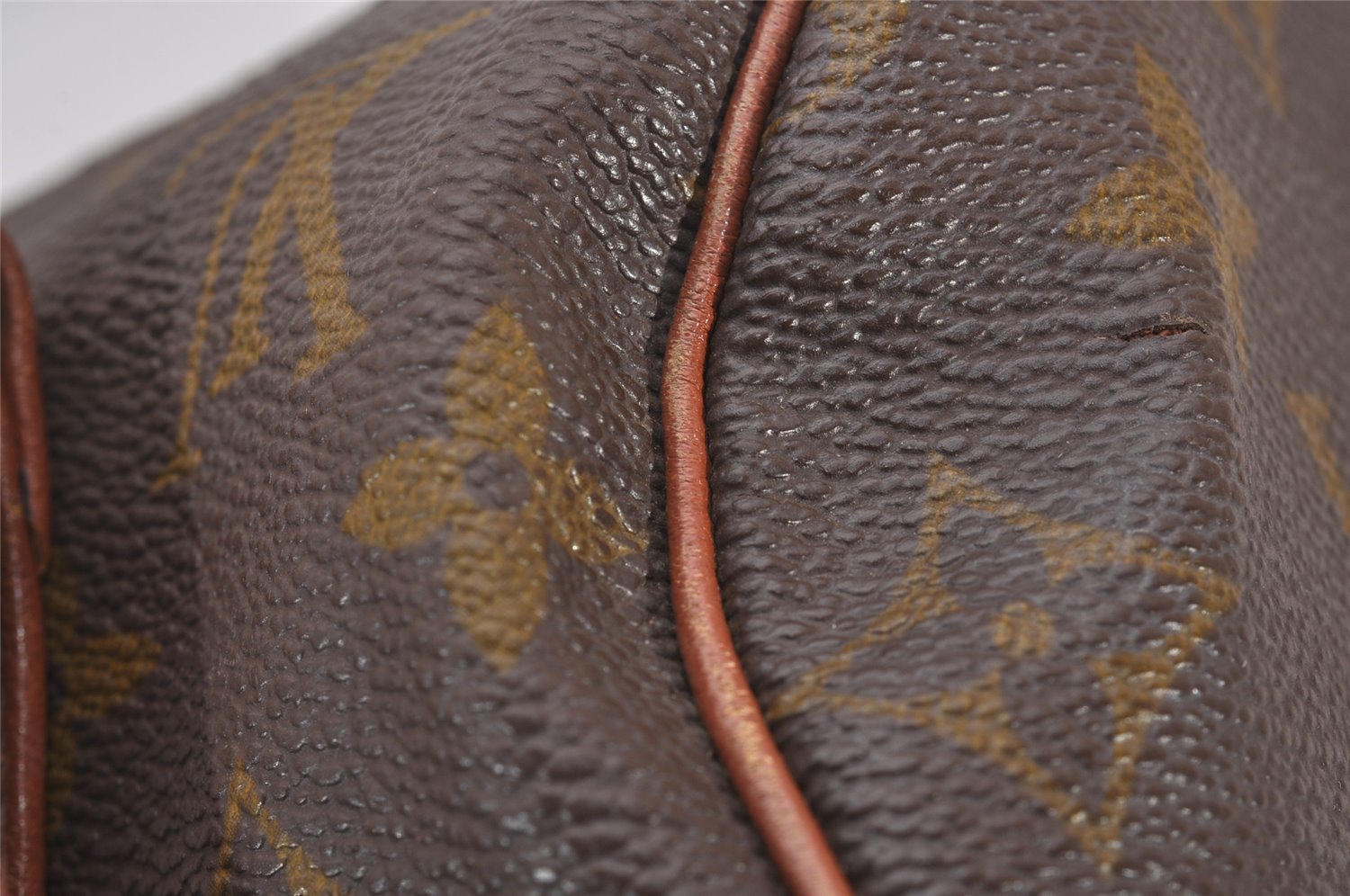 Authentic Louis Vuitton Monogram Papillon 22 Hand Bag Old Model LV 4515I