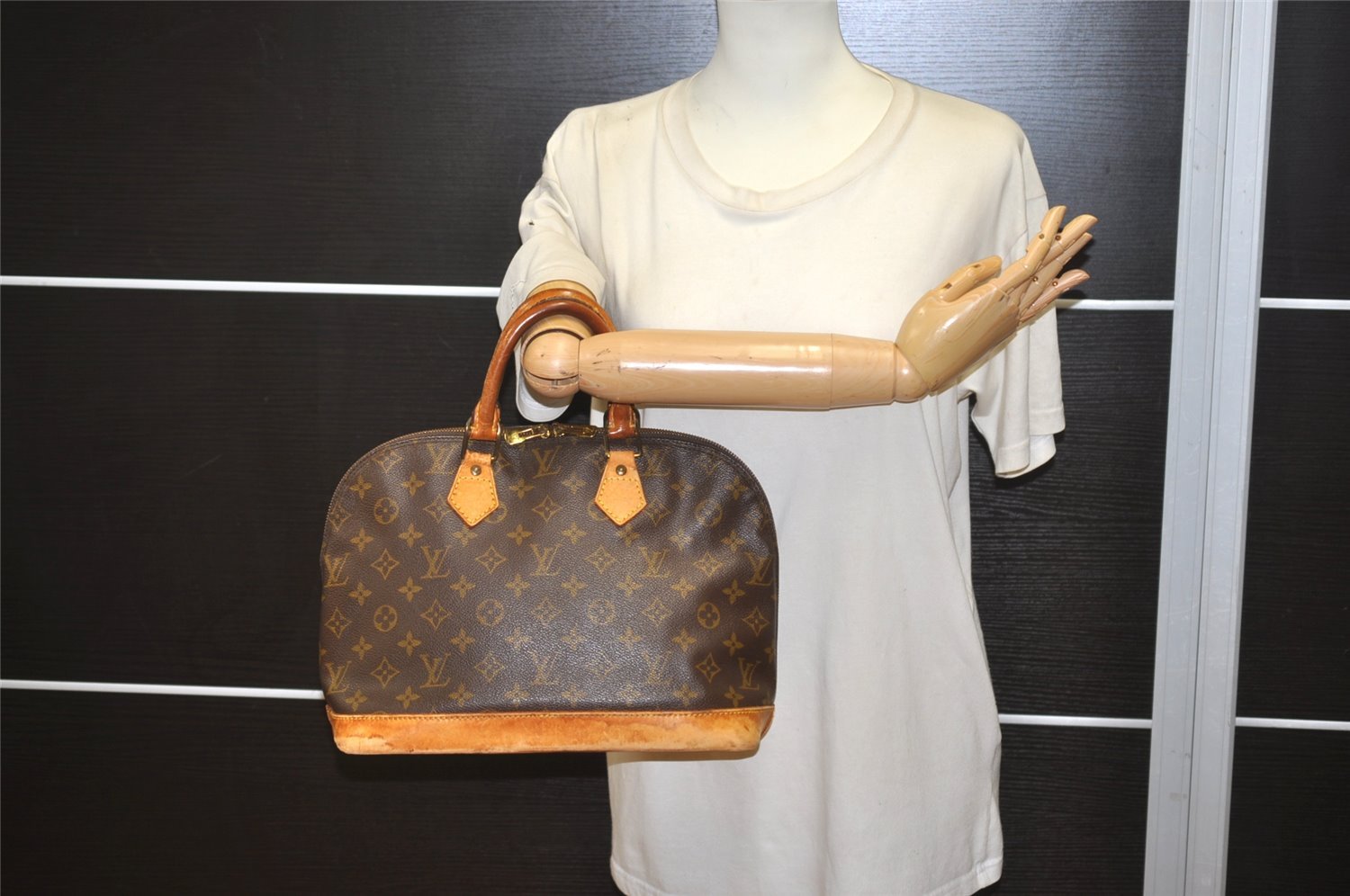 Authentic Louis Vuitton Monogram Alma Hand Bag Purse M51130 LV 4532J