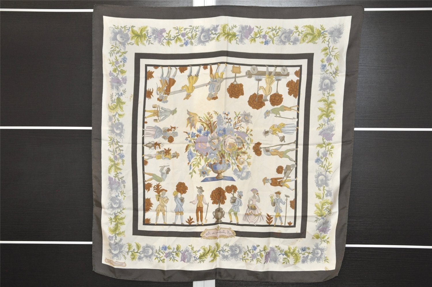 Authentic HERMES Carre 90 Scarf 