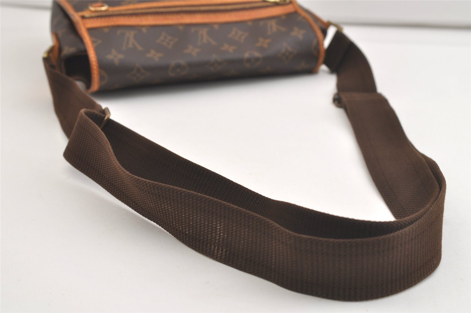 Auth Louis Vuitton Monogram Messenger Bosphore PM Shoulder Bag M40106 LV 4537K