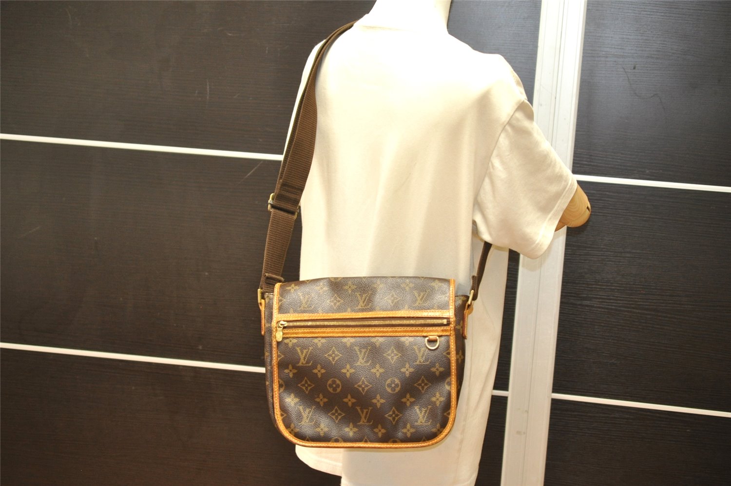 Auth Louis Vuitton Monogram Messenger Bosphore PM Shoulder Bag M40106 LV 4537K