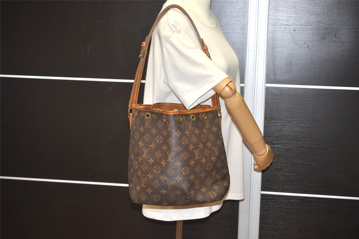 Authentic Louis Vuitton Monogram Petit Noe M42226 Shoulder Drawstring Bag 4540I