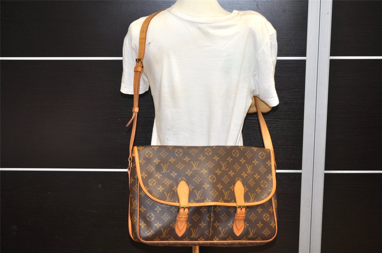 Authentic Louis Vuitton Monogram Gibeciere GM Shoulder Cross Bag M42246 LV 4546K