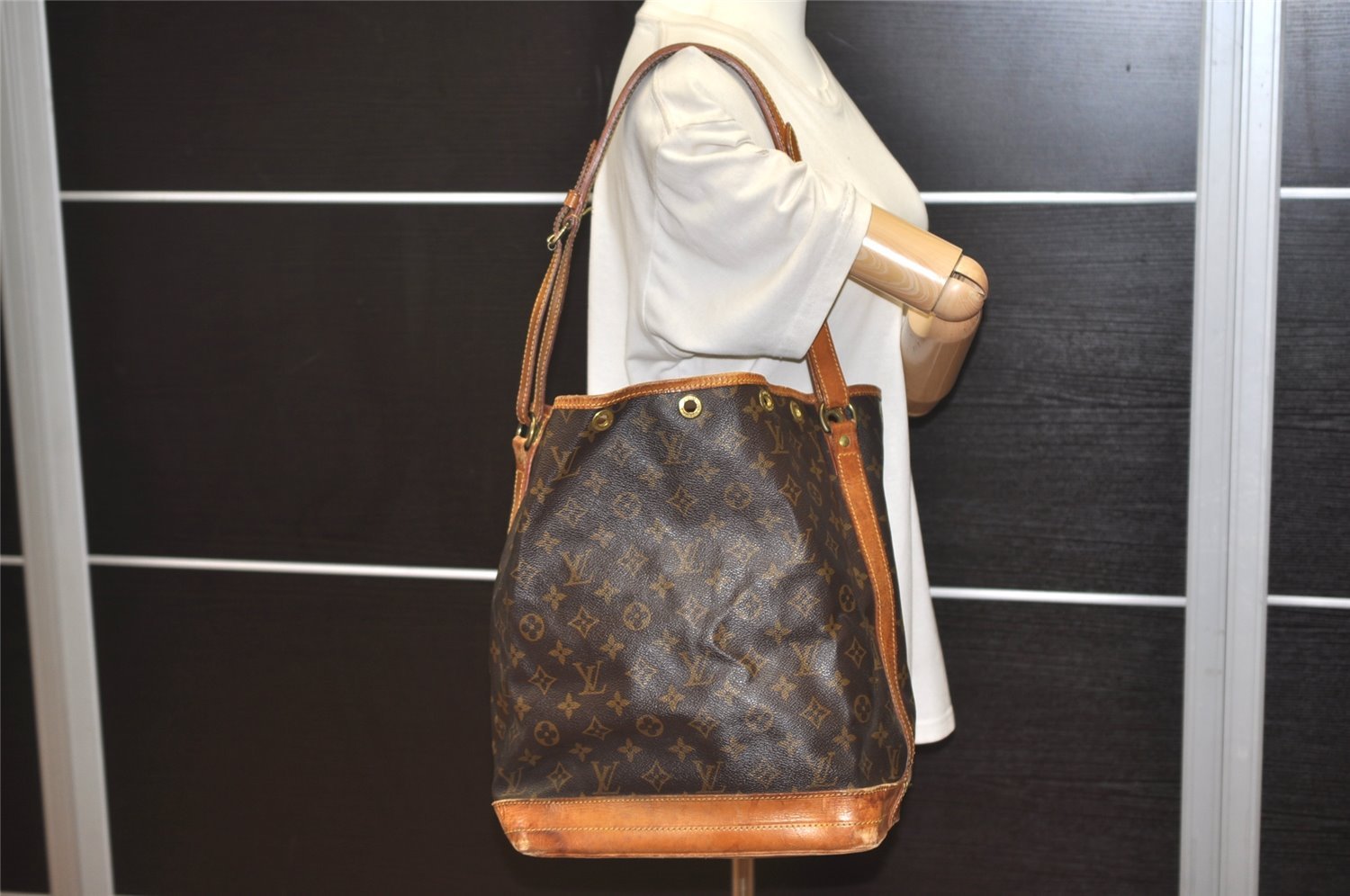 Authentic Louis Vuitton Monogram Noe Shoulder Drawstring Bag M42224 LV 4556J