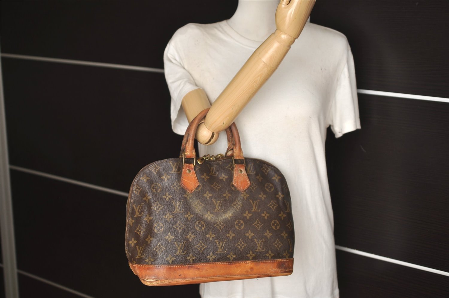 Authentic Louis Vuitton Monogram Alma Hand Bag Purse M51130 LV Junk 4561J