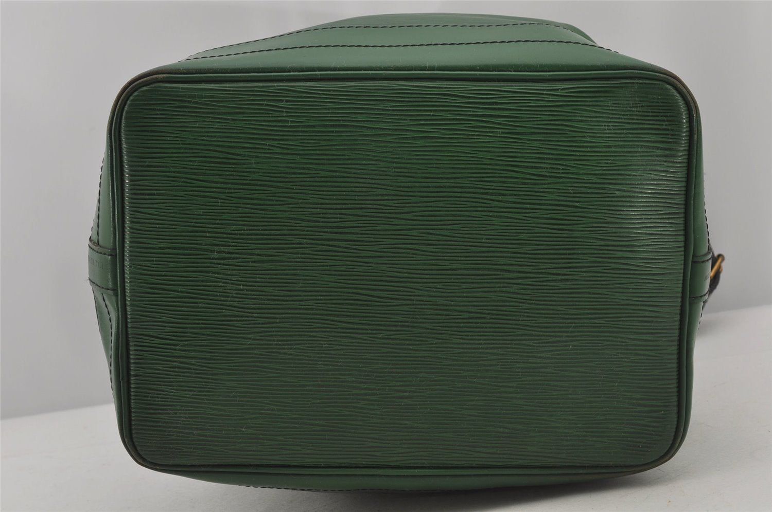 Authentic Louis Vuitton Epi Noe Shoulder Drawstring Bag Green M44004 LV 4567J