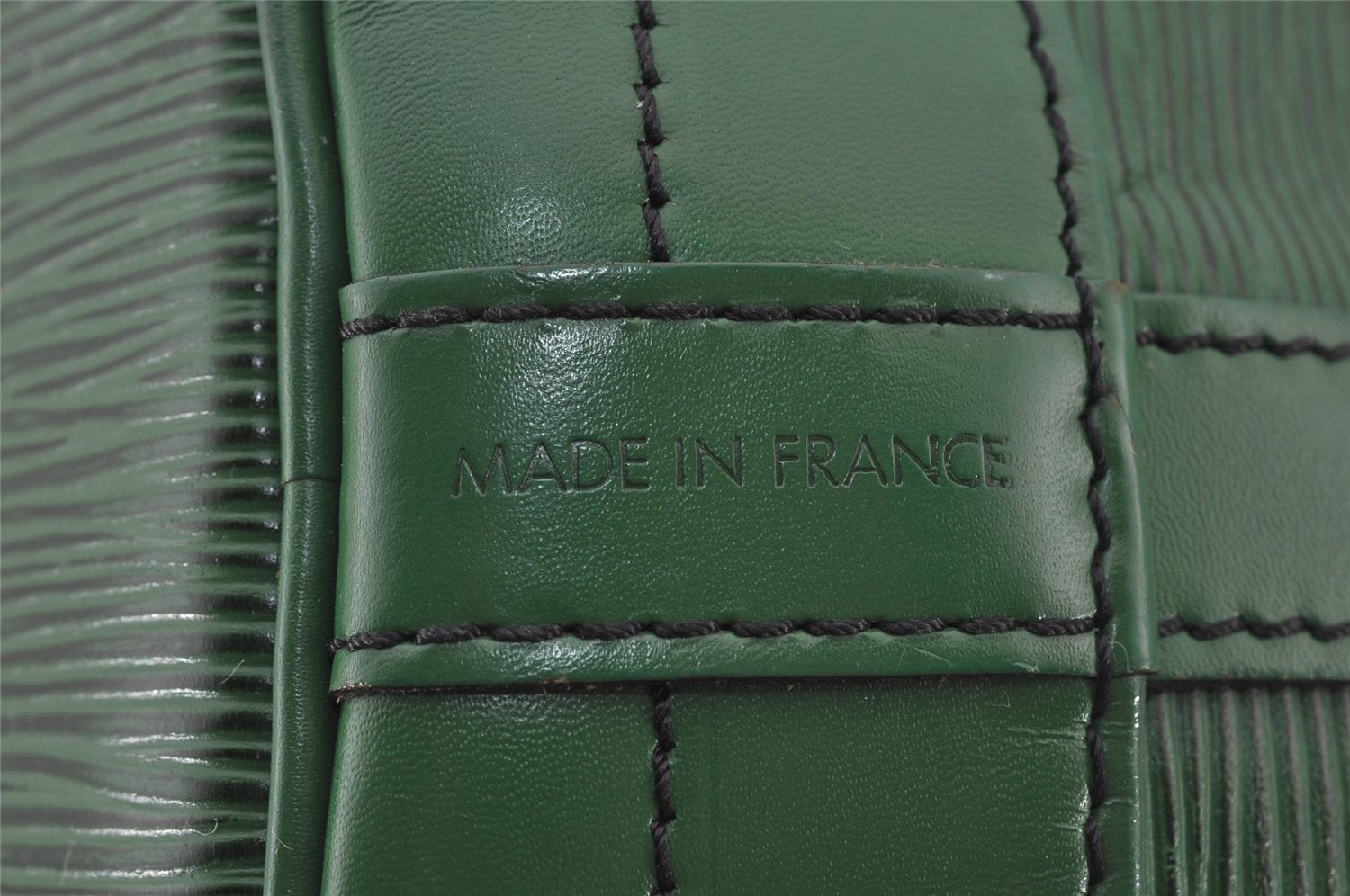 Authentic Louis Vuitton Epi Noe Shoulder Drawstring Bag Green M44004 LV 4567J