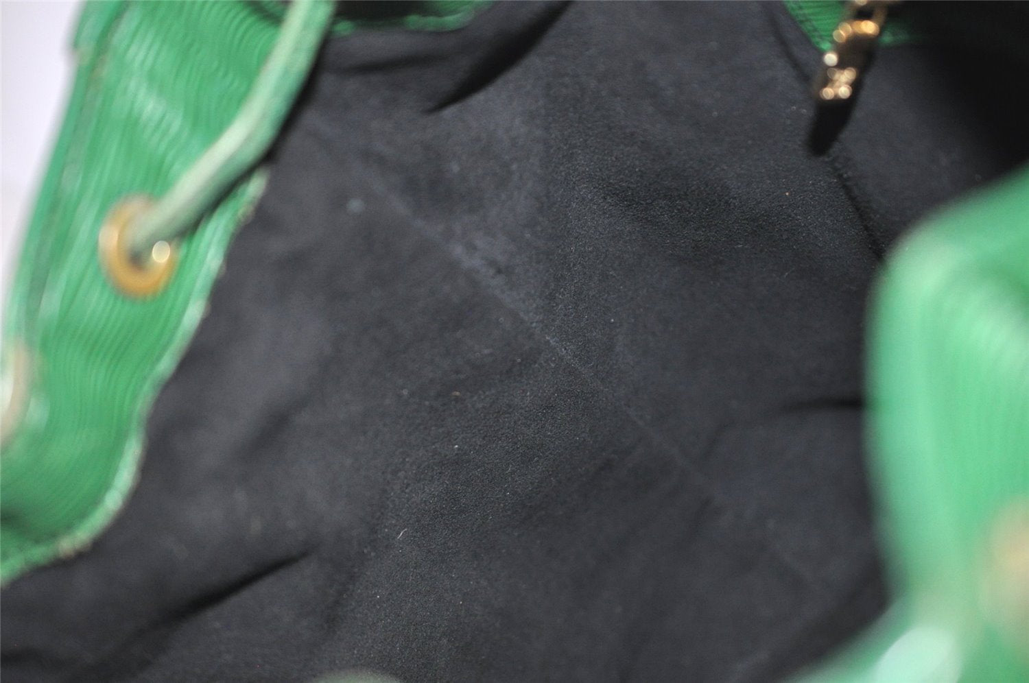 Authentic Louis Vuitton Epi Noe Shoulder Drawstring Bag Green M44004 LV 4567J