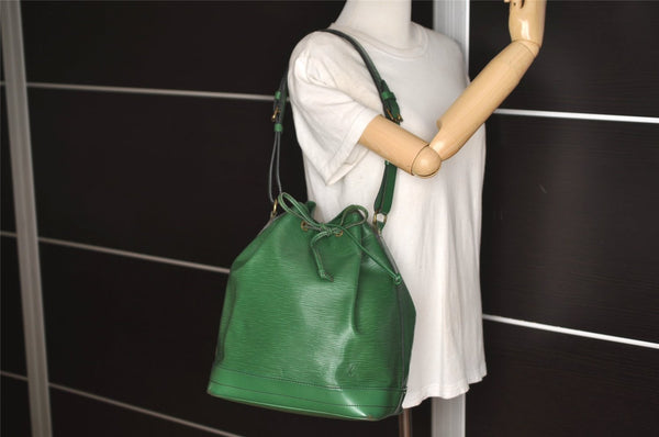 Authentic Louis Vuitton Epi Noe Shoulder Drawstring Bag Green M44004 LV 4567J