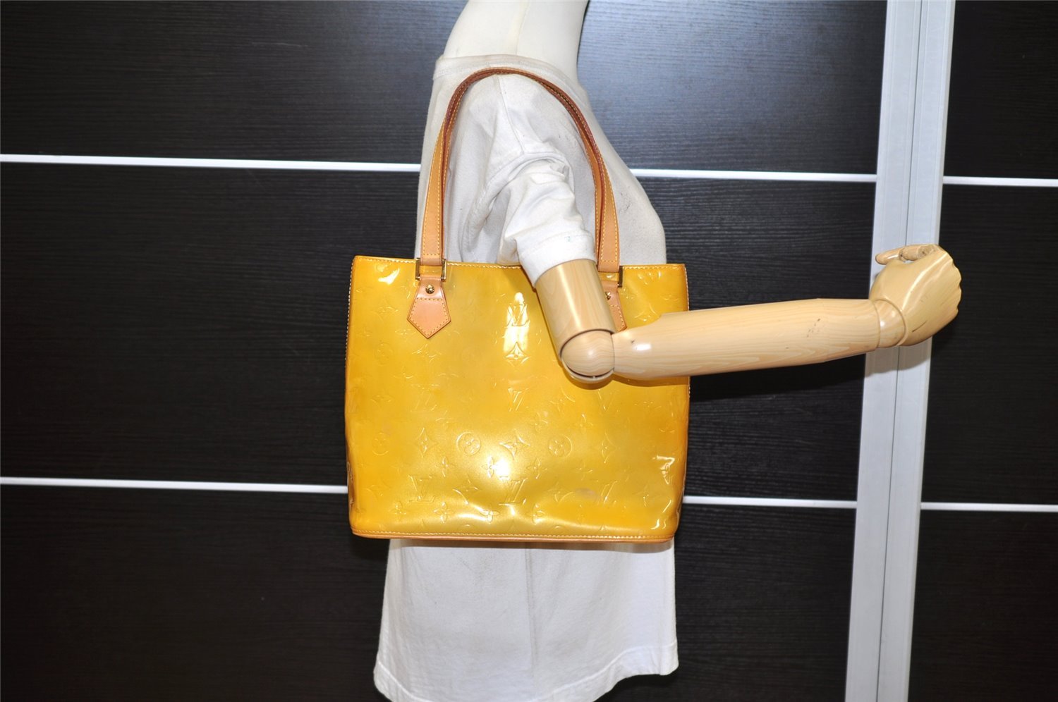 Authentic Louis Vuitton Vernis Houston Shoulder Hand Bag Yellow M91004 LV 4570K