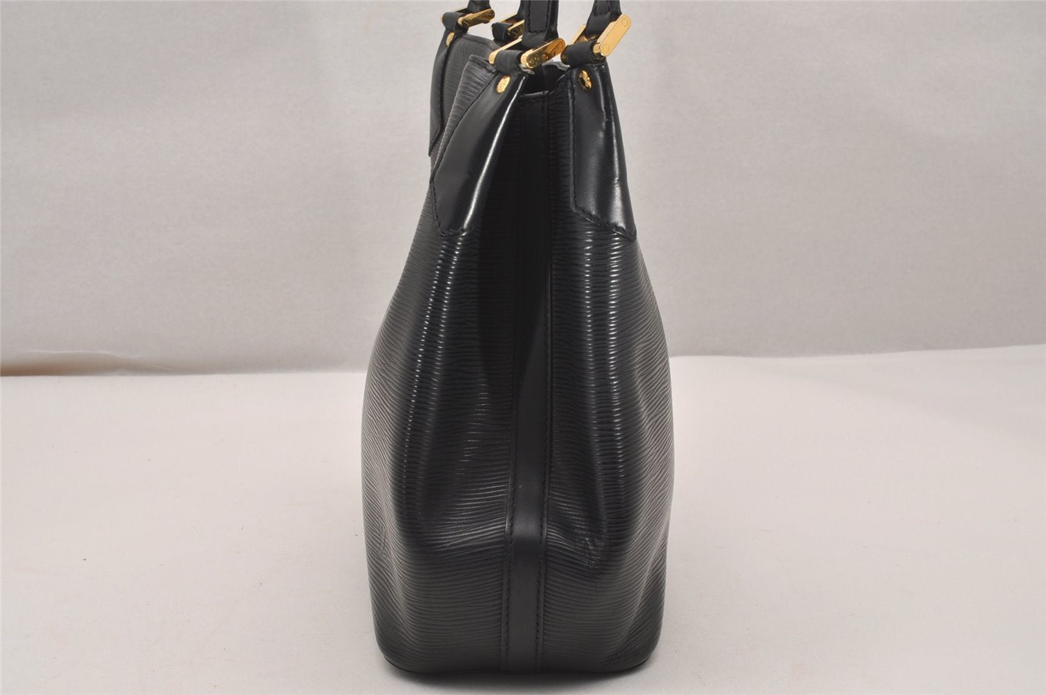 Authentic Louis Vuitton Epi Mandara MM Shoulder Cross Bag Black M58892 LV 4573J