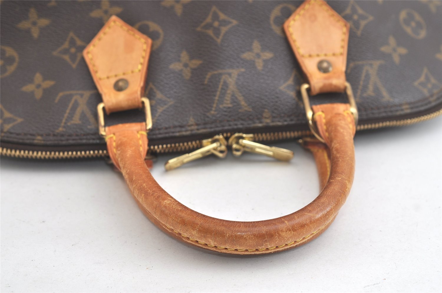 Authentic Louis Vuitton Monogram Alma Hand Bag Purse M51130 LV 4574K