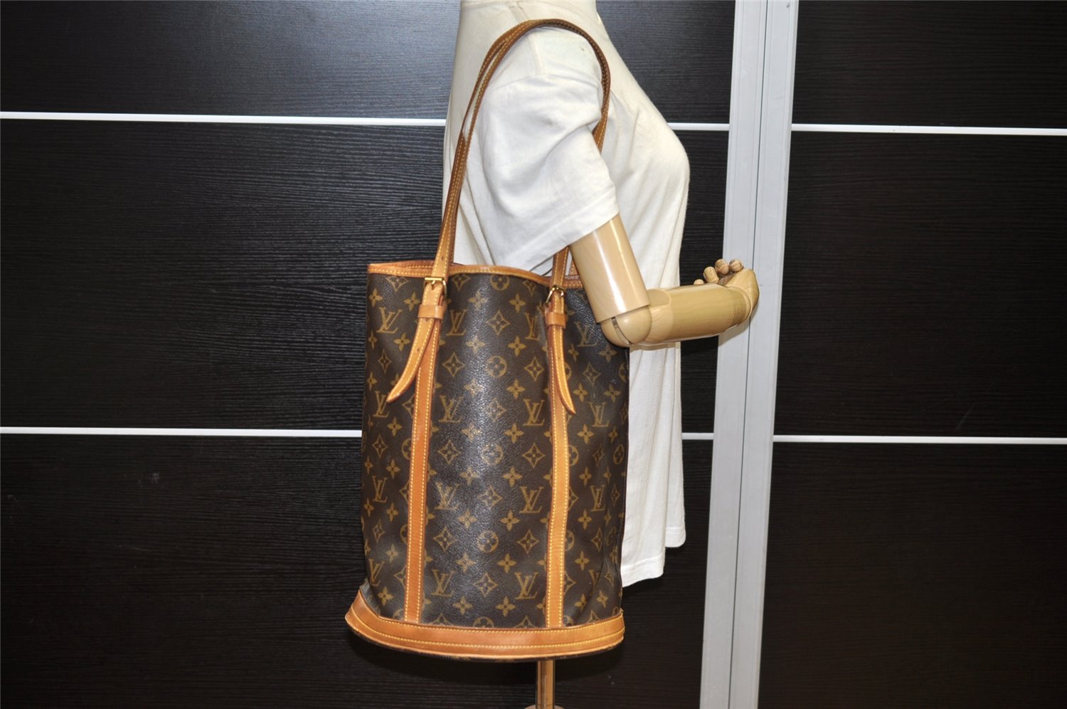 Authentic Louis Vuitton Monogram Bucket GM Shoulder Tote Bag M42236 Junk 4575K