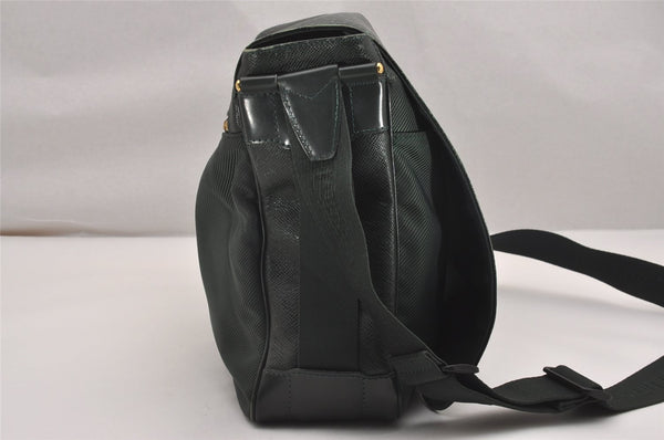 Auth Louis Vuitton Taiga Victor Shoulder Cross Body Bag Green M30142 LV 4577J