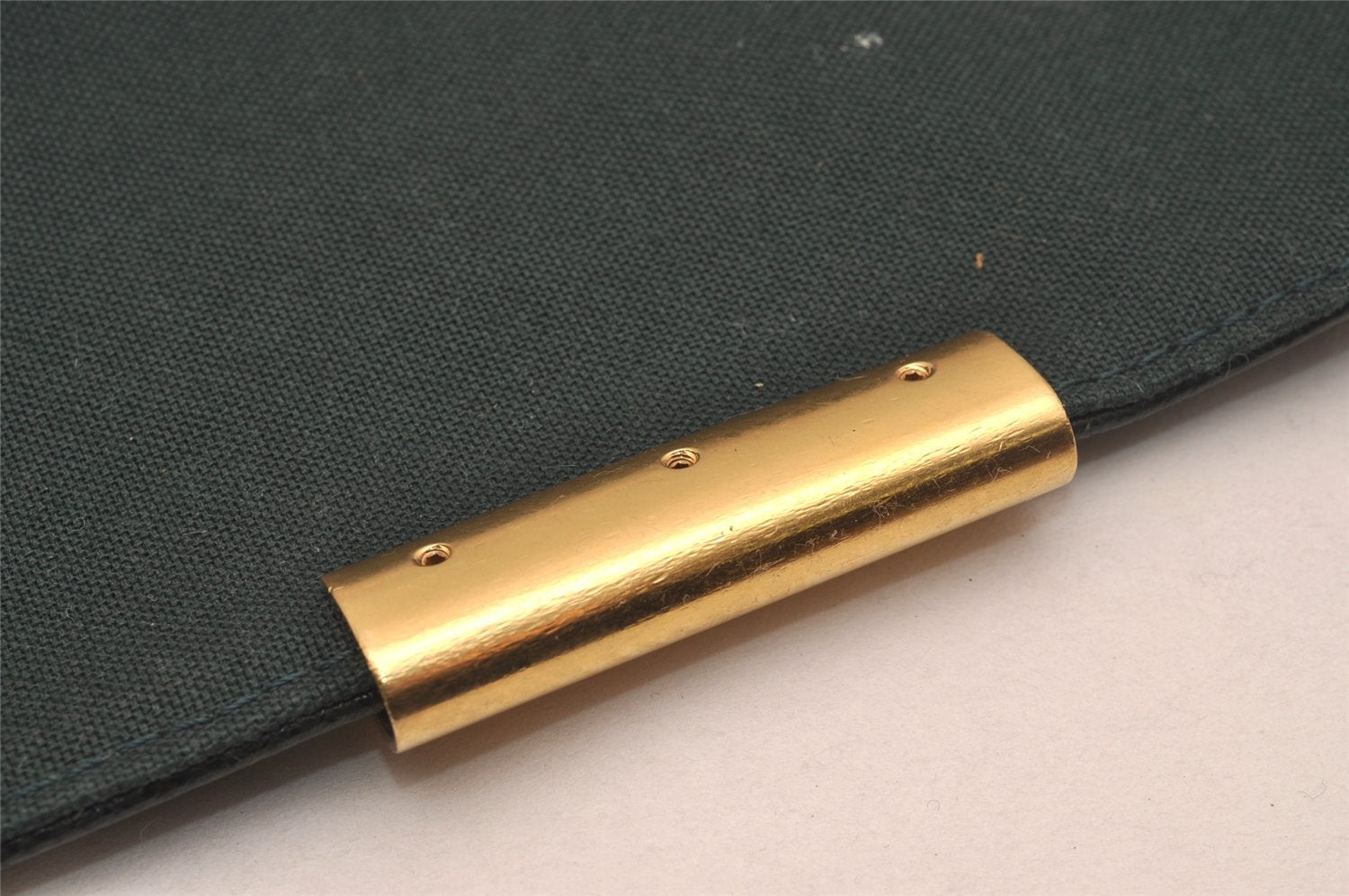 Auth Louis Vuitton Taiga Victor Shoulder Cross Body Bag Green M30142 LV 4577J