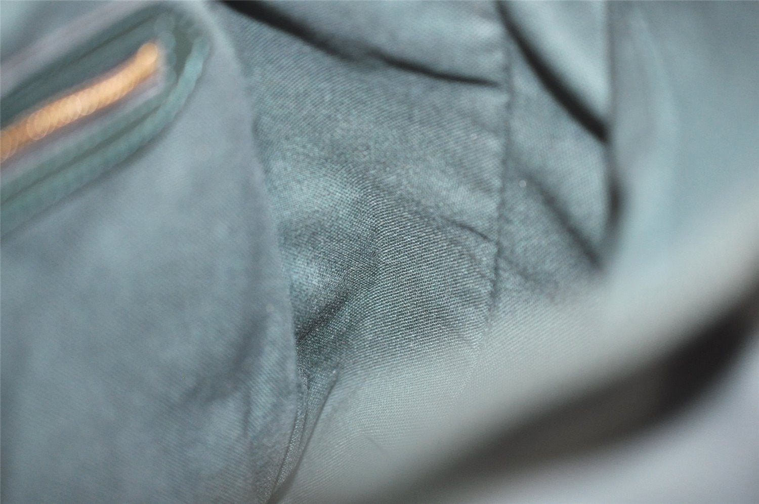 Auth Louis Vuitton Taiga Victor Shoulder Cross Body Bag Green M30142 LV 4577J