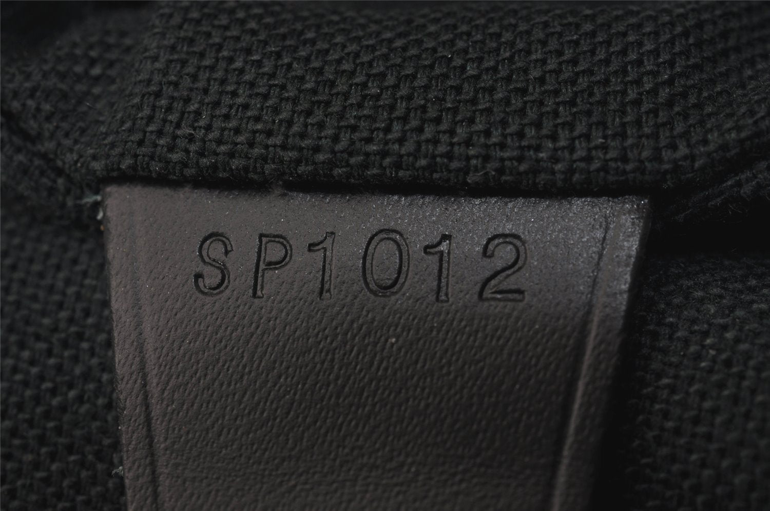 Auth Louis Vuitton Taiga Victor Shoulder Cross Body Bag Green M30142 LV 4577J