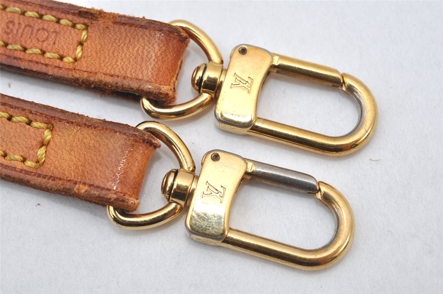 Authentic Louis Vuitton Leather Shoulder Strap Beige 49.8