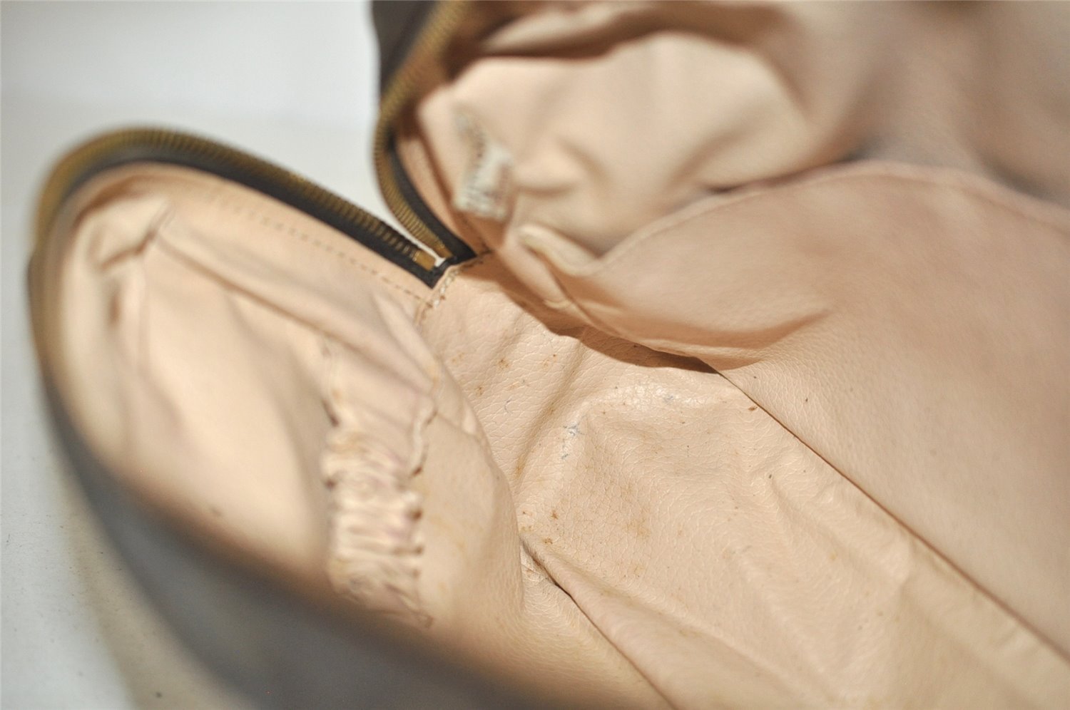 Auth Louis Vuitton Monogram Trousse Toilette 28 Clutch Hand Bag M47522 LV 4585I