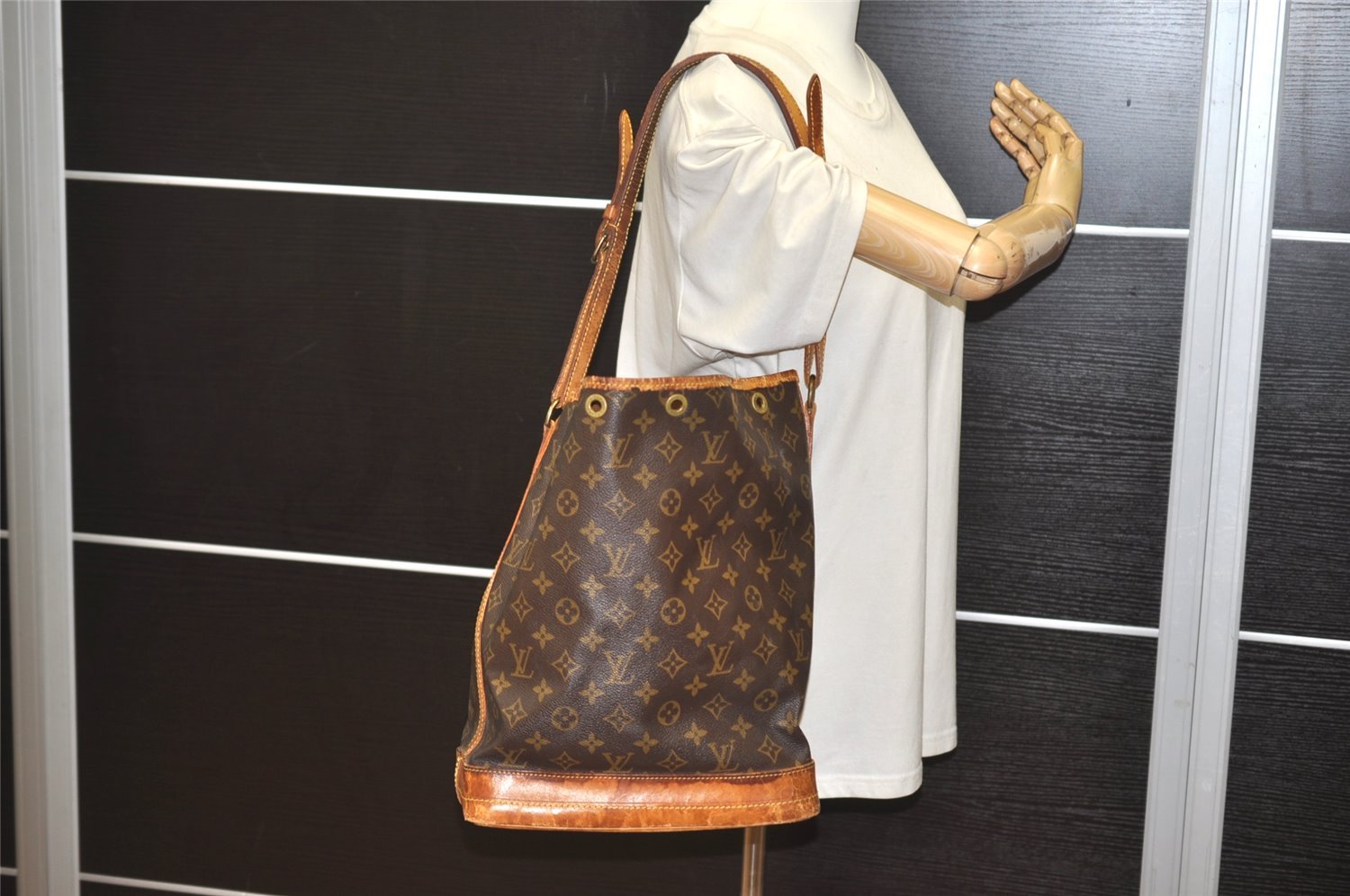 Authentic Louis Vuitton Monogram Noe Shoulder Drawstring Bag M42224 LV 4601J