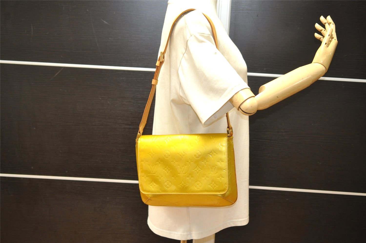 Authentic Louis Vuitton Vernis Thompson Street Shoulder Bag M91069 Yellow 4606K