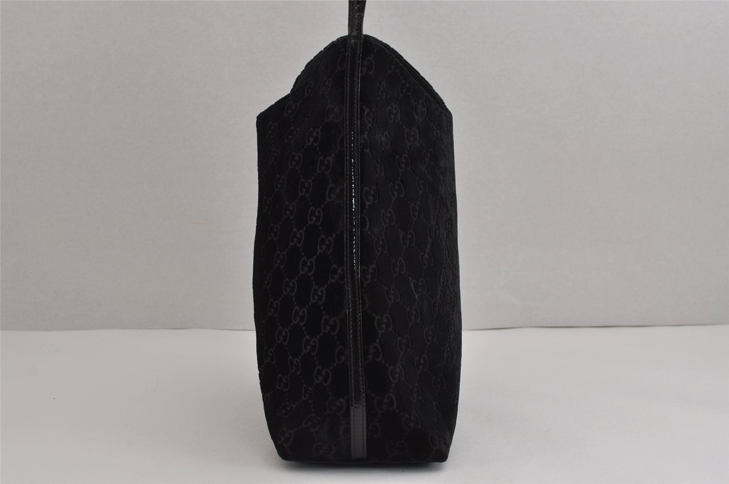 Authentic GUCCI Vintage Shoulder Hand Bag Purse GG Suede Enamel Black 4607J