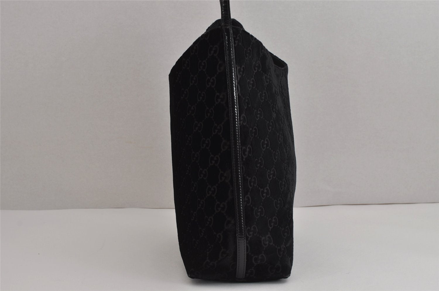 Authentic GUCCI Vintage Shoulder Hand Bag Purse GG Suede Enamel Black 4607J