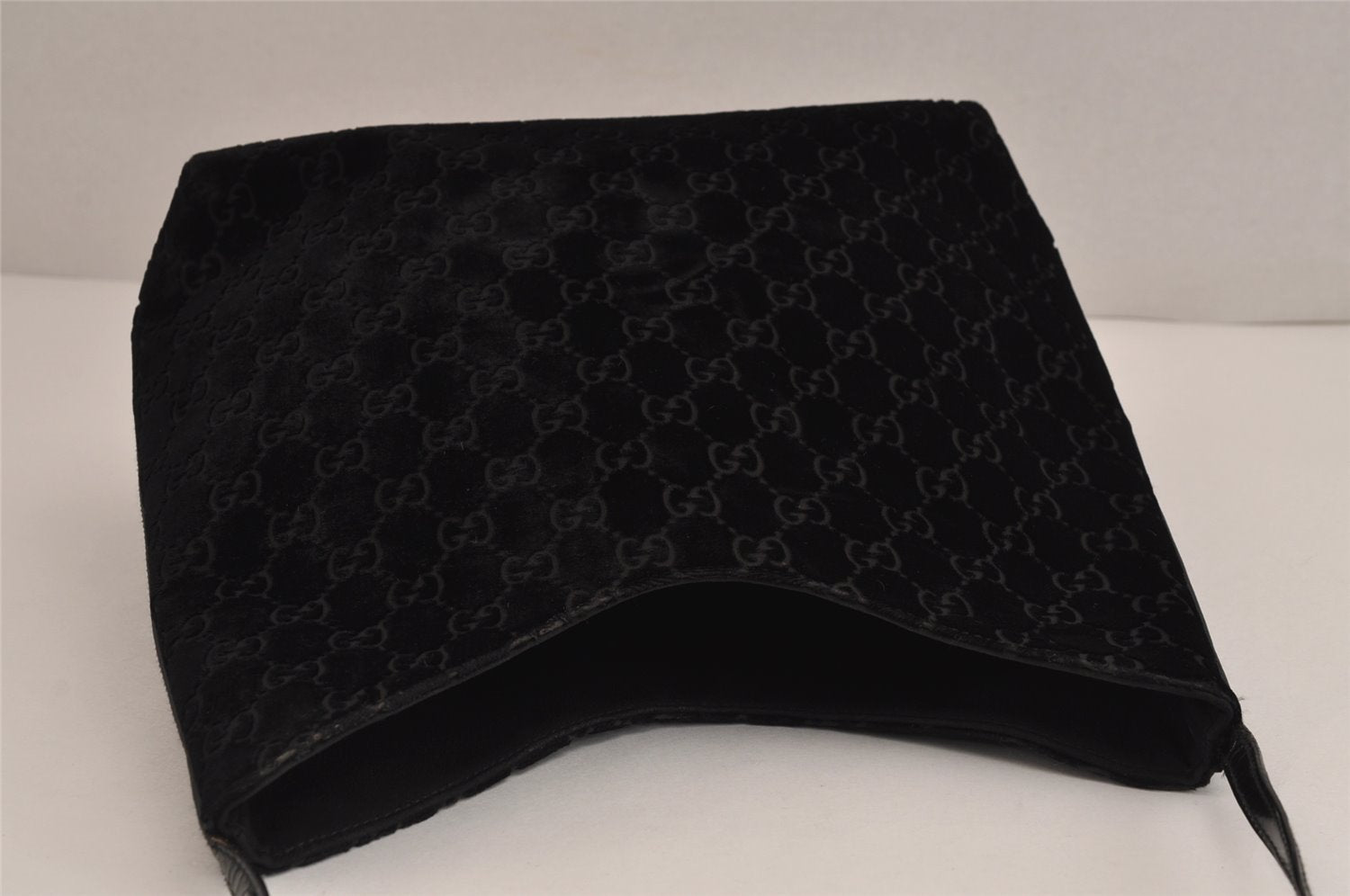Authentic GUCCI Vintage Shoulder Hand Bag Purse GG Suede Enamel Black 4607J