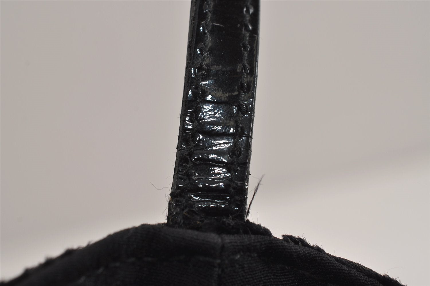 Authentic GUCCI Vintage Shoulder Hand Bag Purse GG Suede Enamel Black 4607J