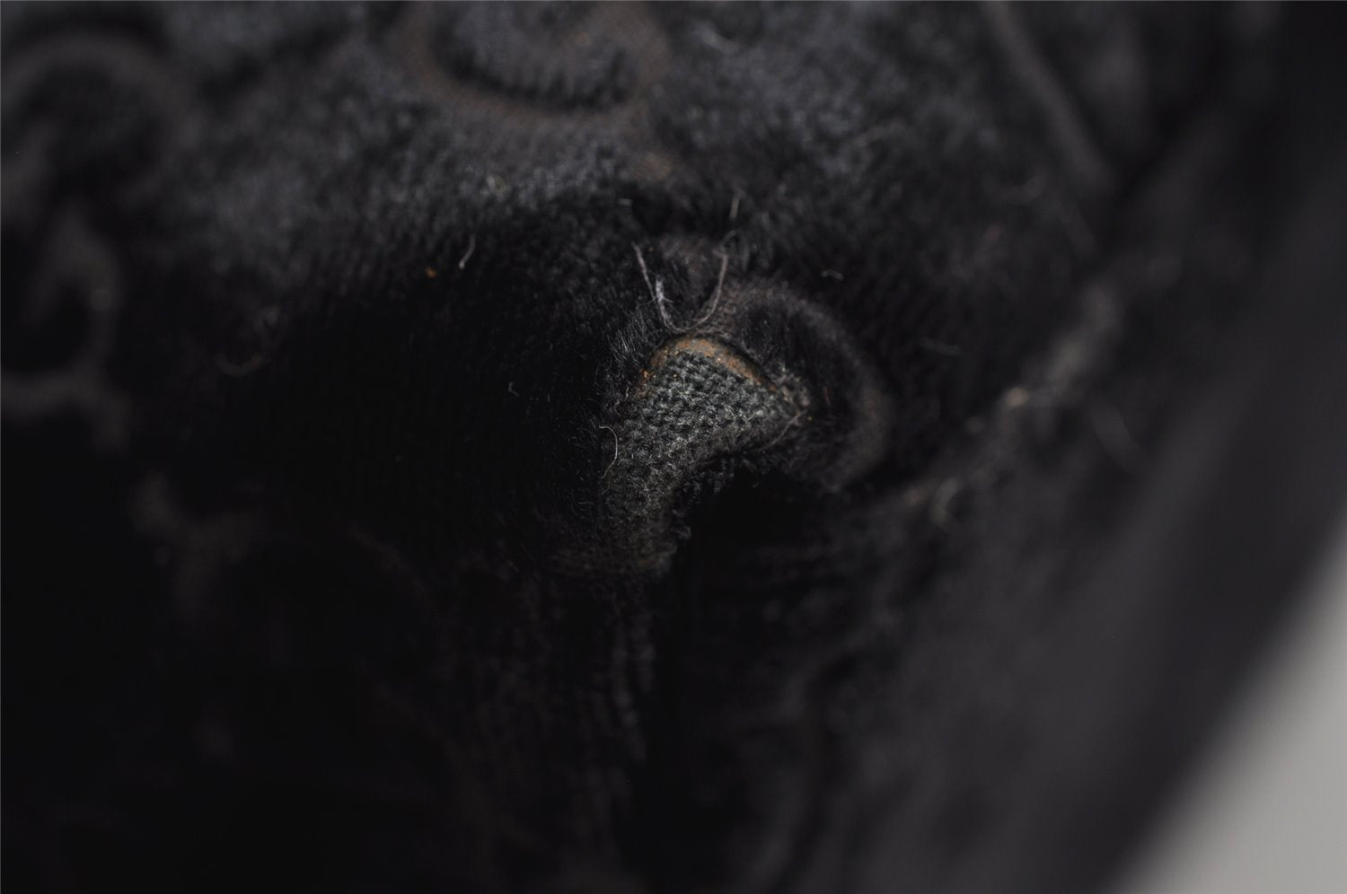 Authentic GUCCI Vintage Shoulder Hand Bag Purse GG Suede Enamel Black 4607J