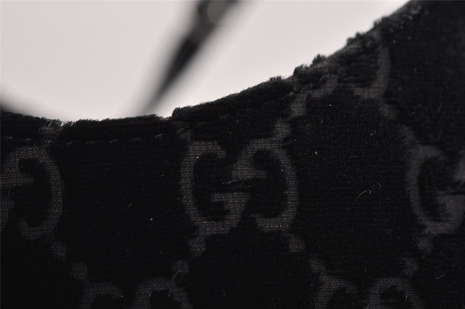 Authentic GUCCI Vintage Shoulder Hand Bag Purse GG Suede Enamel Black 4607J