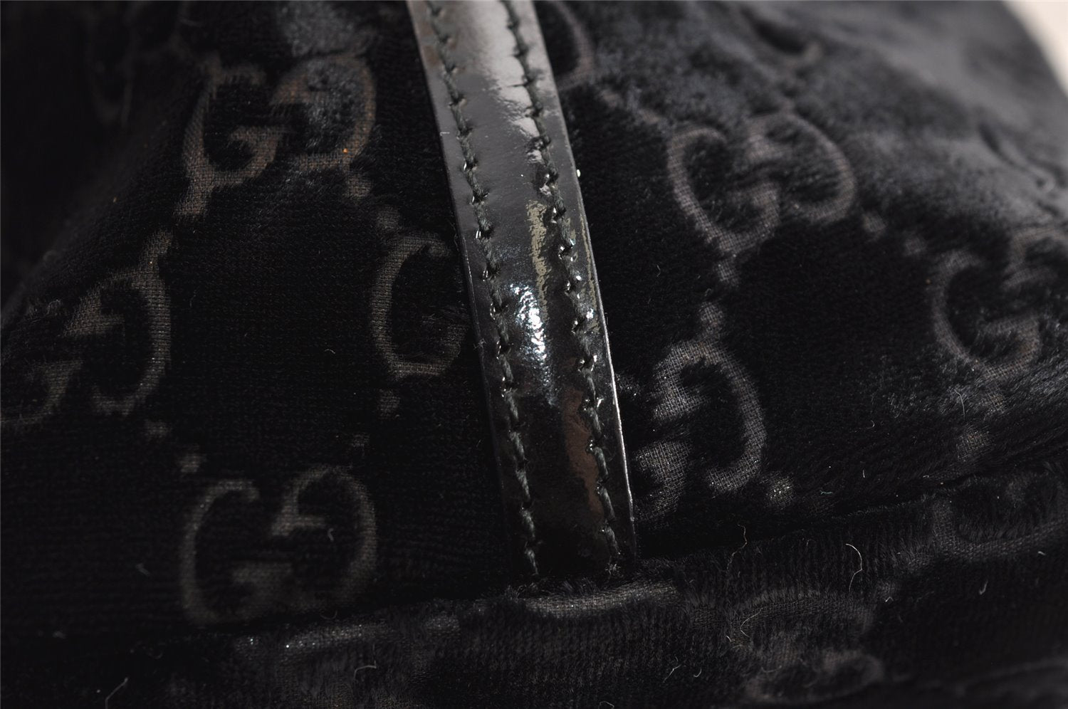 Authentic GUCCI Vintage Shoulder Hand Bag Purse GG Suede Enamel Black 4607J