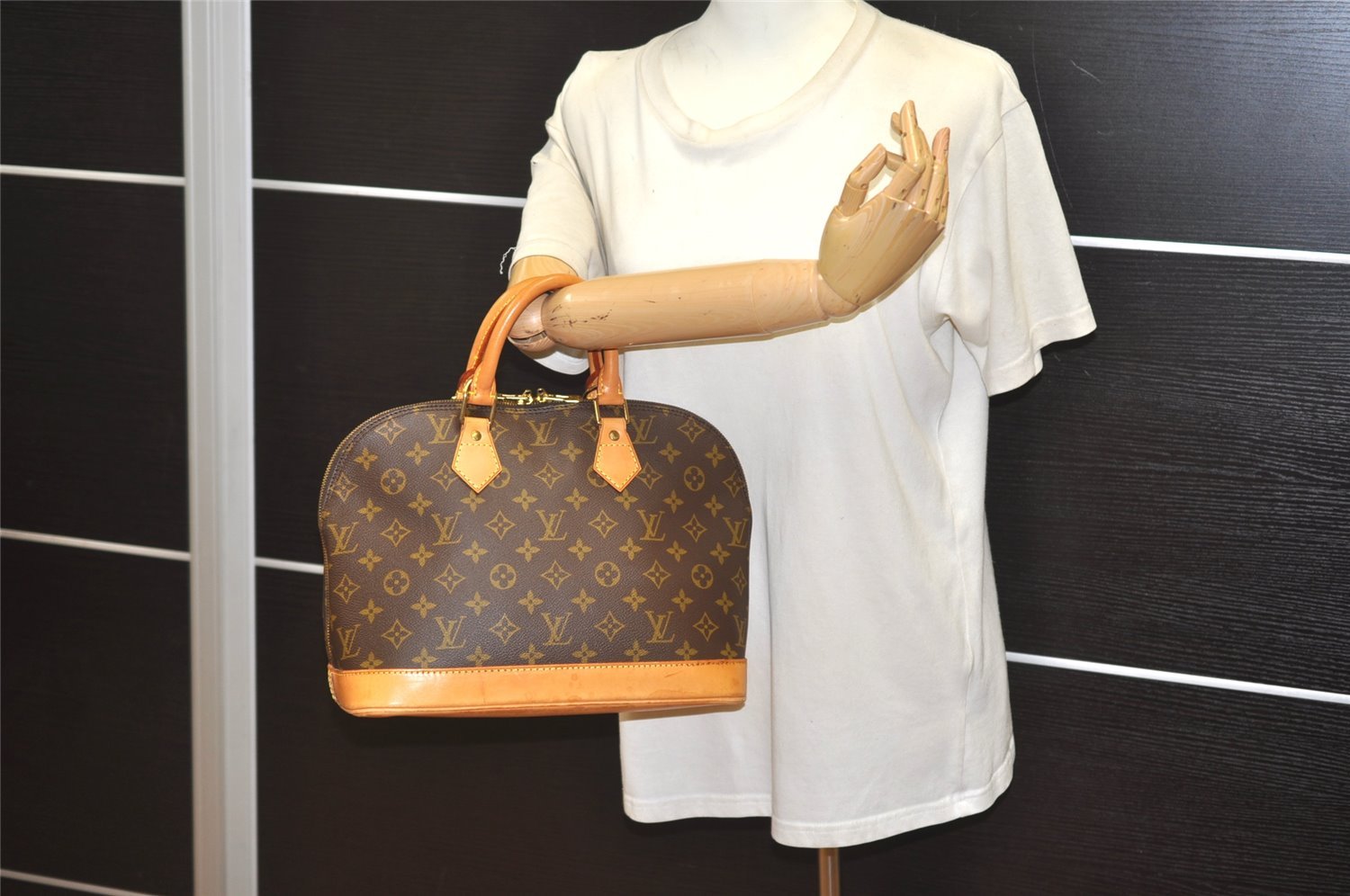 Authentic Louis Vuitton Monogram Alma Hand Bag Purse M51130 LV 4616J