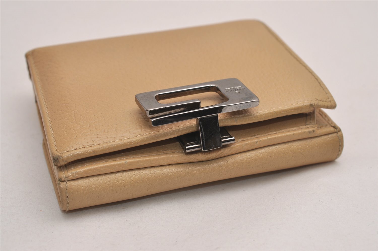 Authentic GUCCI Vintage Bifold Wallet Purse Leather Beige 4625J