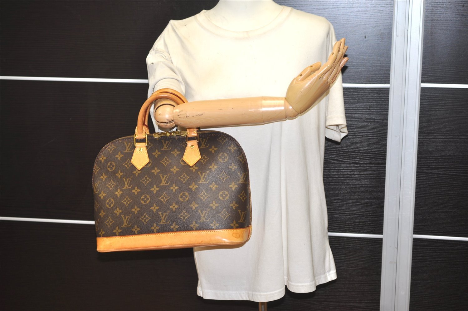Authentic Louis Vuitton Monogram Alma Hand Bag Purse M51130 LV 4627J