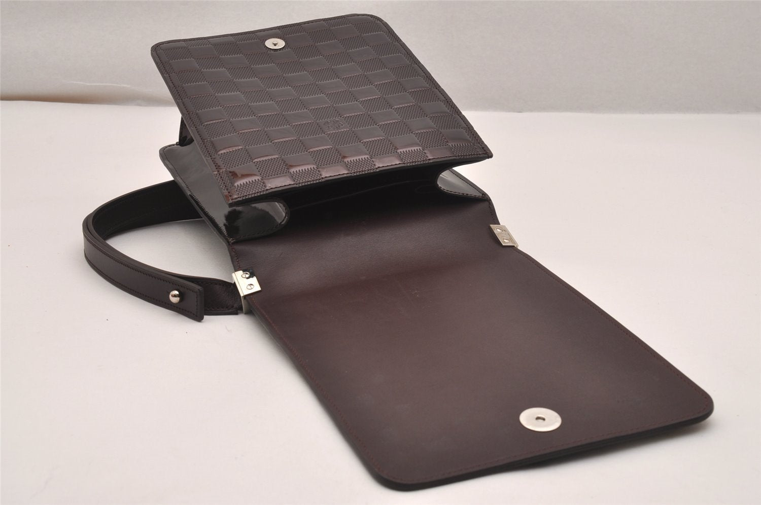 Auth Louis Vuitton Damier Vernis Club Shoulder Bag Bordeaux Red M92129 LV 4631J