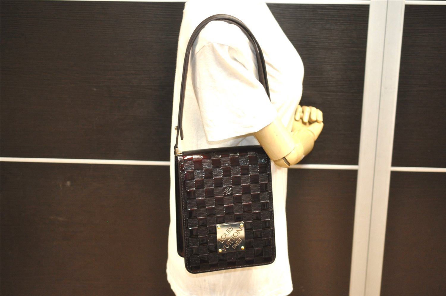 Auth Louis Vuitton Damier Vernis Club Shoulder Bag Bordeaux Red M92129 LV 4631J