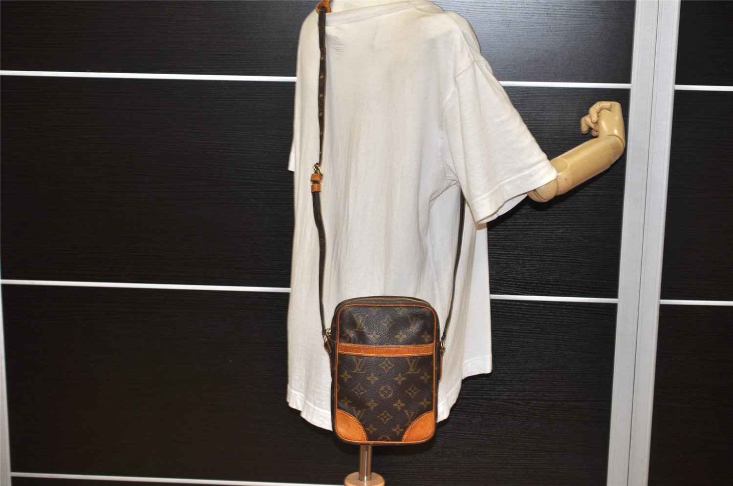 Authentic Louis Vuitton Monogram Danube Shoulder Cross Bag M45266 LV Junk 4632K