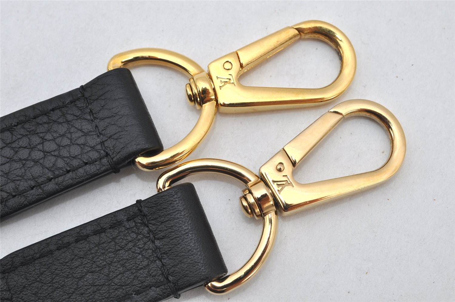 Authentic Louis Vuitton Leather Shoulder Strap Black 43.1-47.2