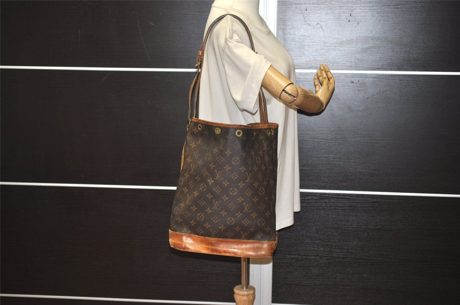 Authentic Louis Vuitton Monogram Noe Shoulder Drawstring Bag M42224 LV 4639J