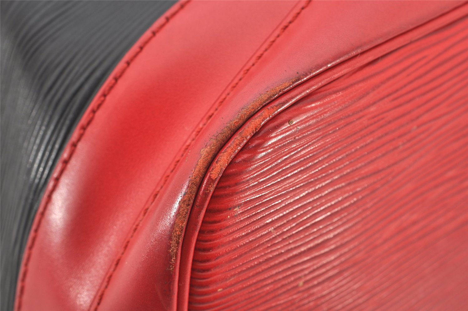 Authentic Louis Vuitton Epi Noe Bi-color Black x Red M44017 Drawstring Bag 4648K