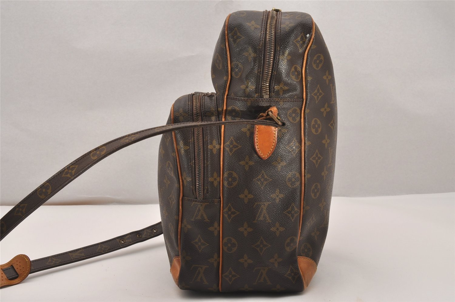Authentic Louis Vuitton Monogram Amazone GM Shoulder Cross Body Bag LV 4656J
