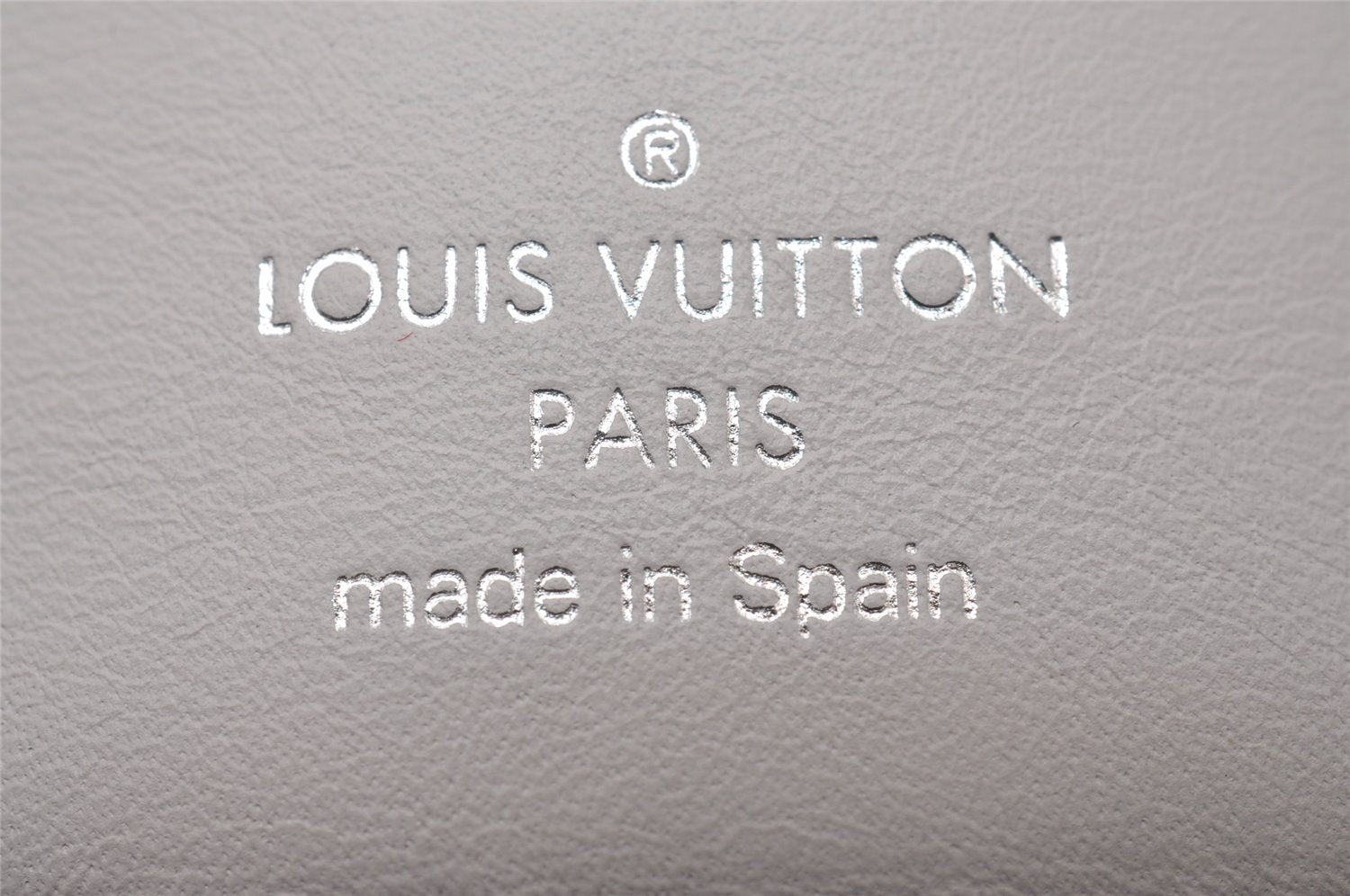 Auth Louis Vuitton Taiga Rama Discovery Compact Wallet White M67621 LV Box 4659I