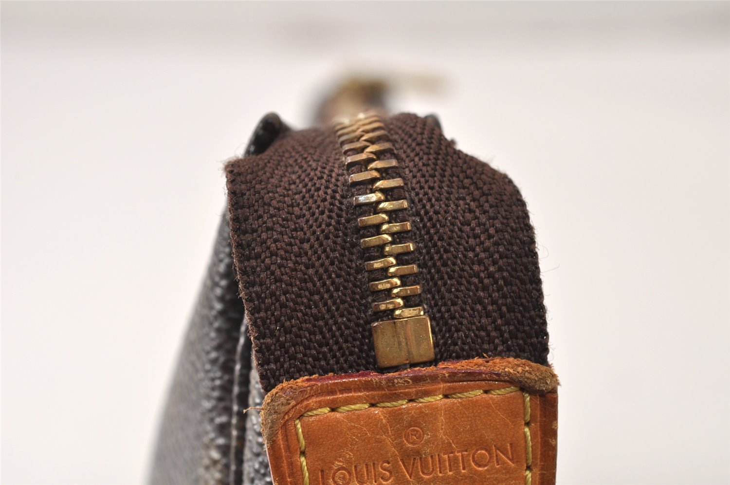 Authentic Louis Vuitton Monogram Pochette Accessoires Shoulder Cross Pouch 4667K